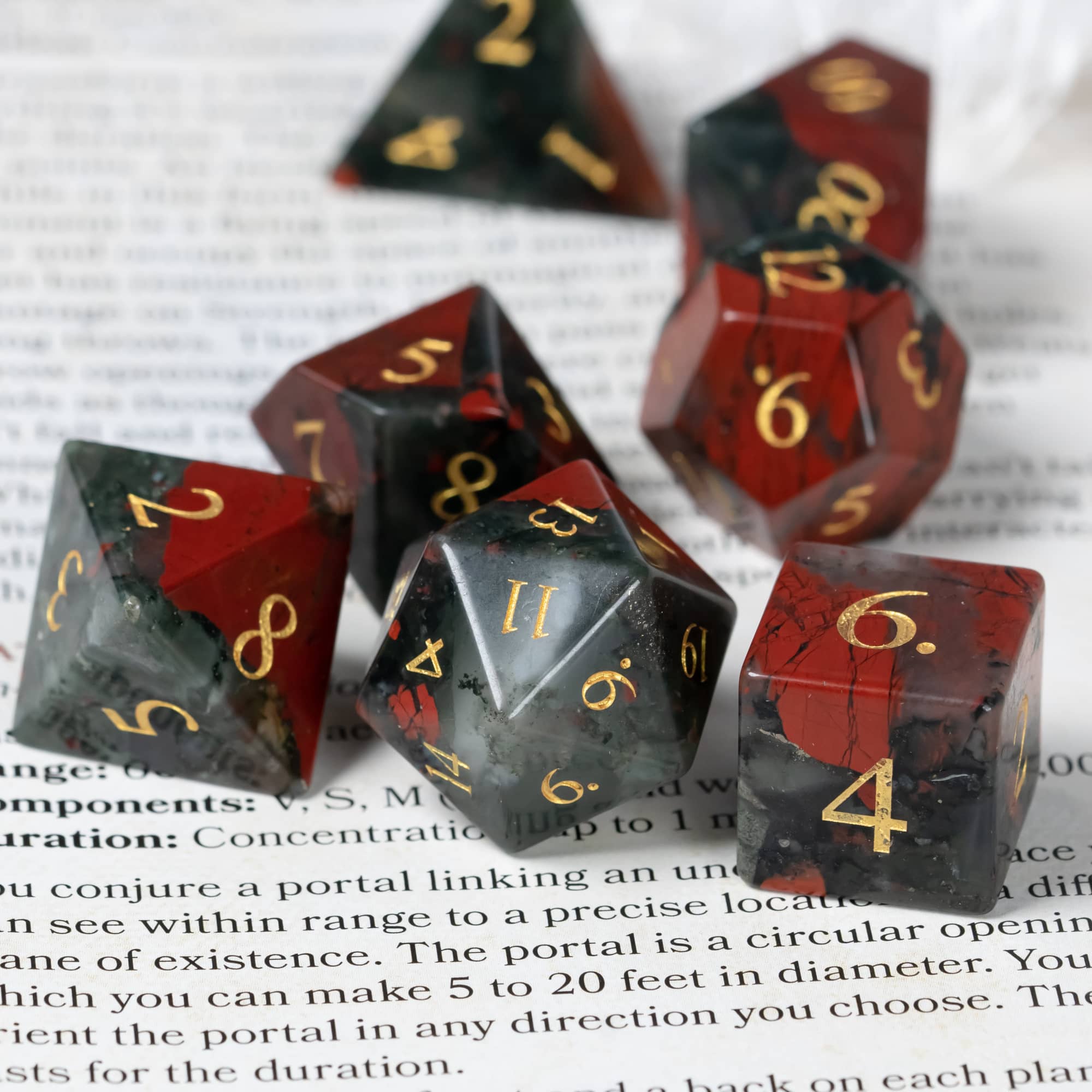 Enchanter's Gems : Bloodstone dice set